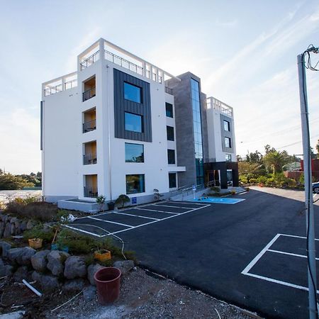 Fellisia Hotel Сеогвипо Екстериор снимка