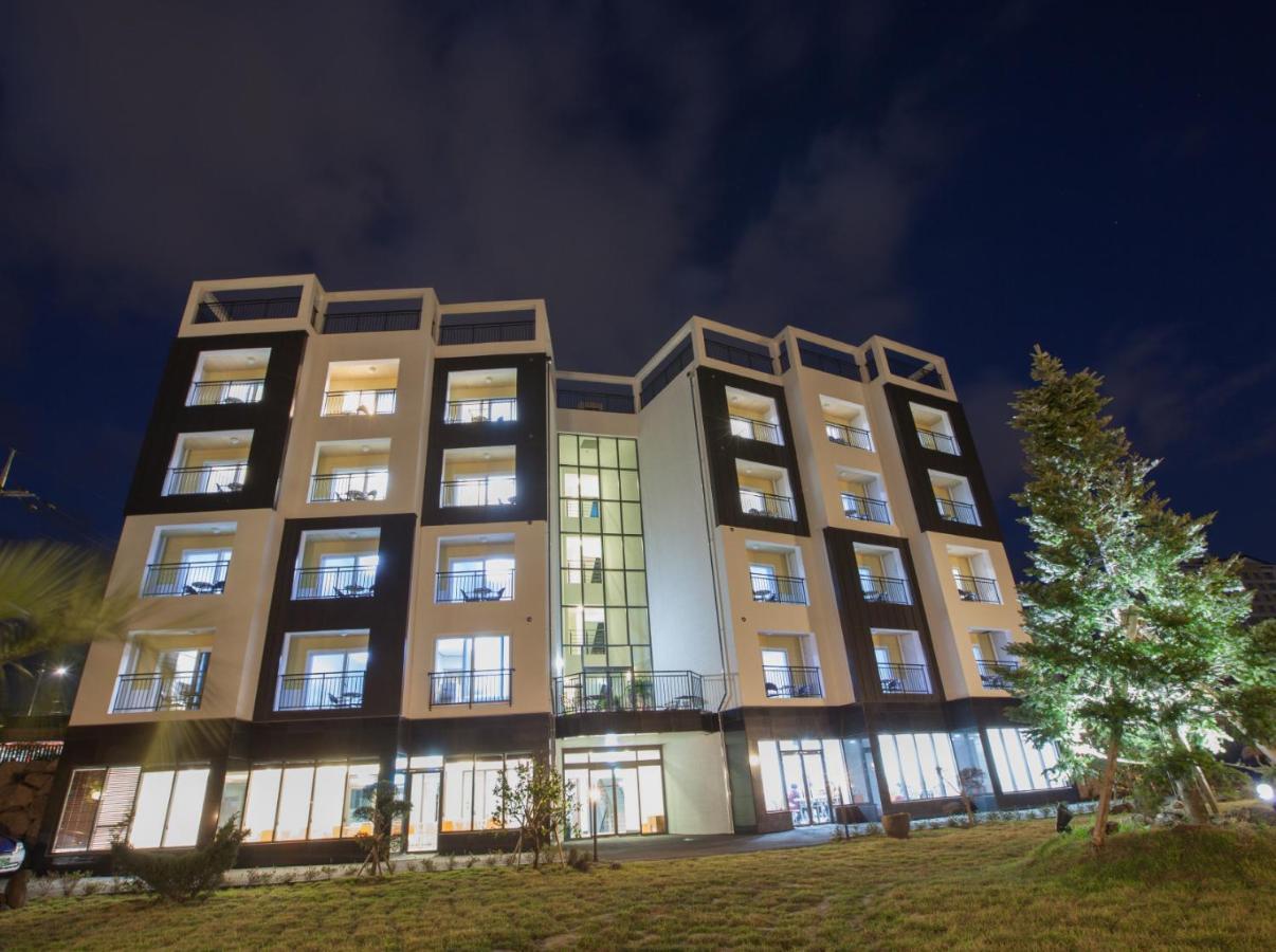 Fellisia Hotel Сеогвипо Екстериор снимка