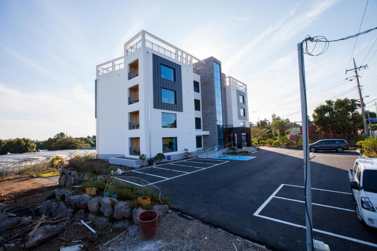 Fellisia Hotel Сеогвипо Екстериор снимка