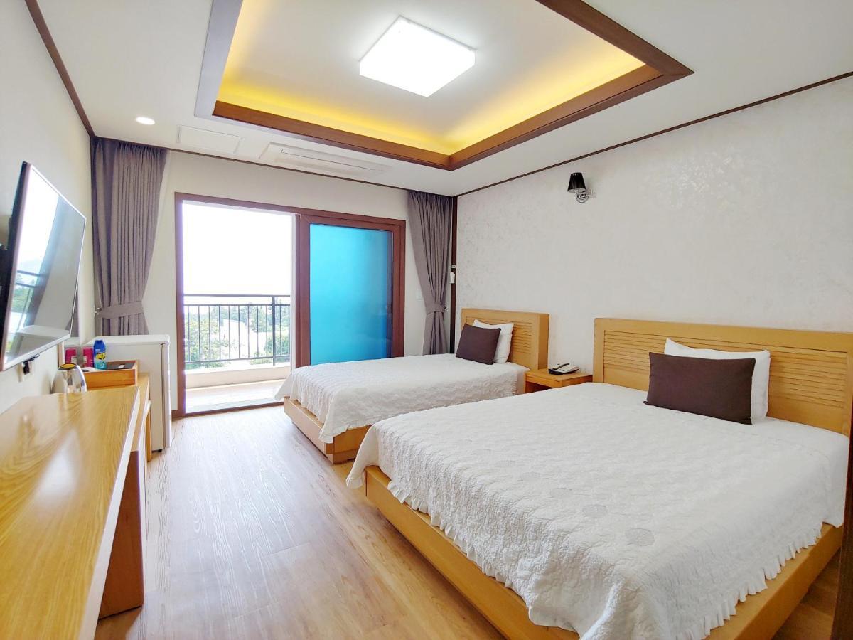 Fellisia Hotel Сеогвипо Екстериор снимка