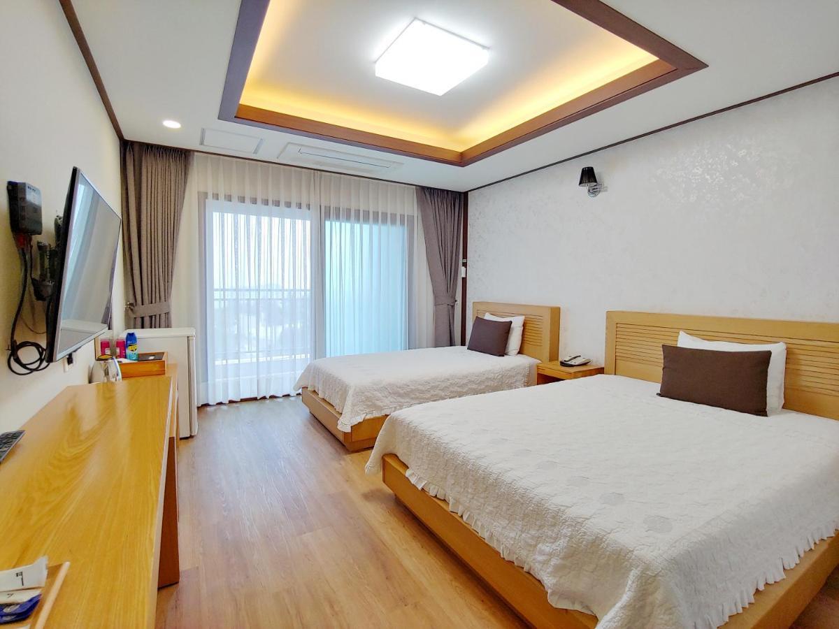 Fellisia Hotel Сеогвипо Екстериор снимка