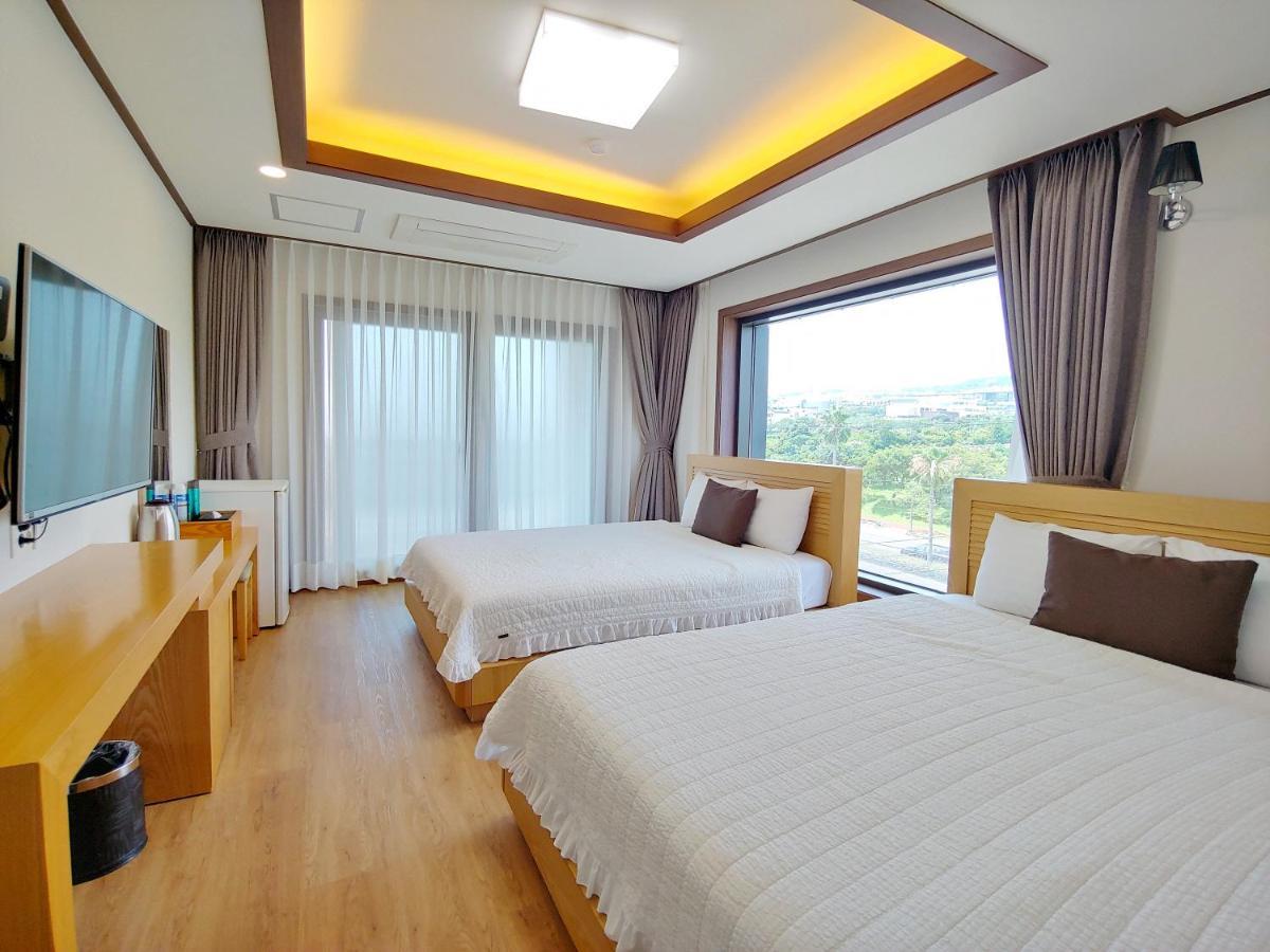 Fellisia Hotel Сеогвипо Екстериор снимка