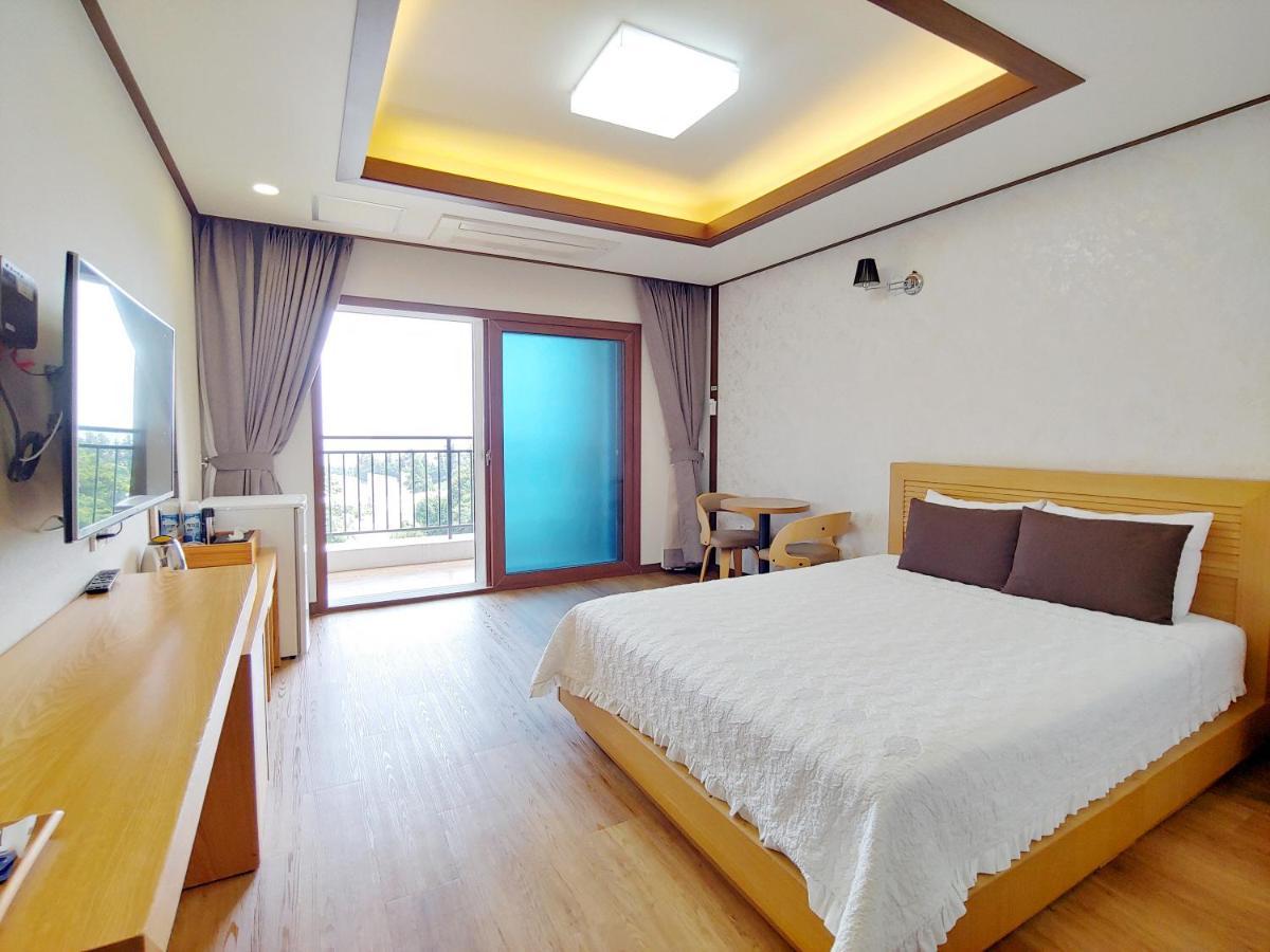 Fellisia Hotel Сеогвипо Екстериор снимка