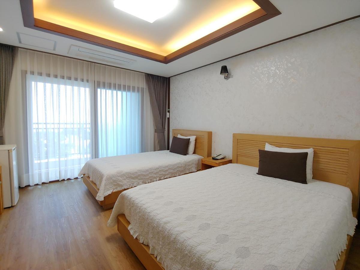 Fellisia Hotel Сеогвипо Екстериор снимка