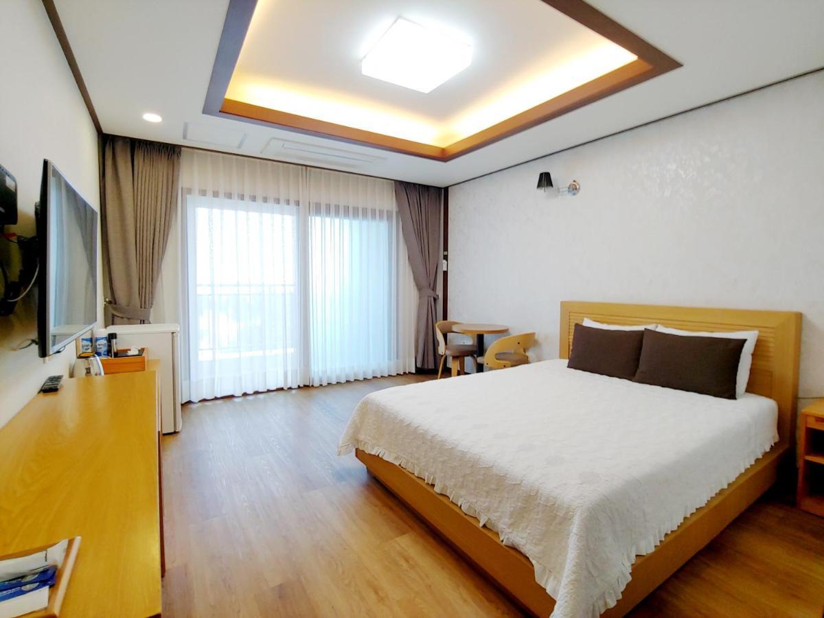 Fellisia Hotel Сеогвипо Екстериор снимка