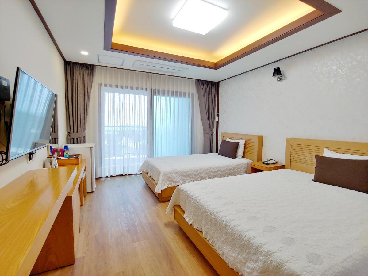 Fellisia Hotel Сеогвипо Екстериор снимка
