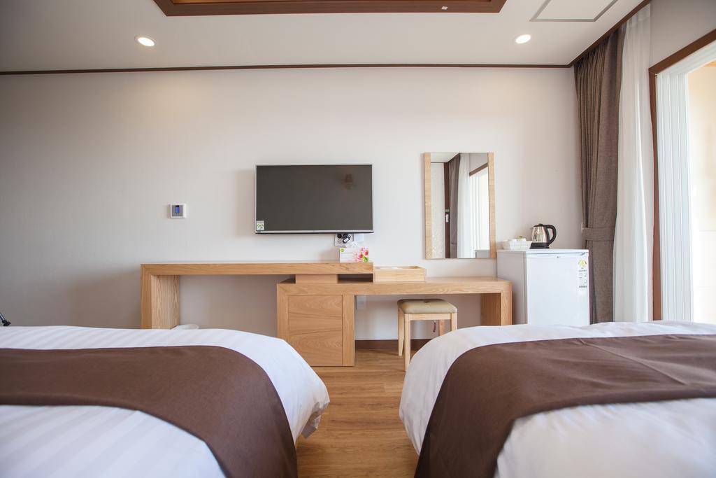Fellisia Hotel Сеогвипо Екстериор снимка