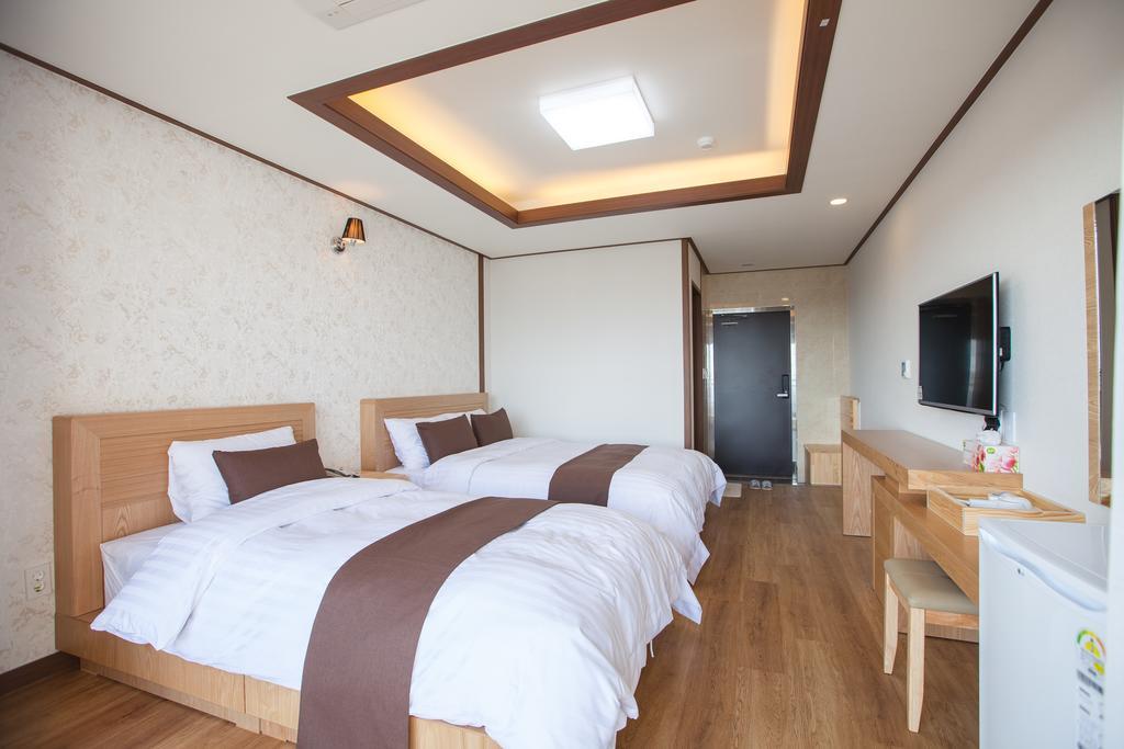 Fellisia Hotel Сеогвипо Екстериор снимка