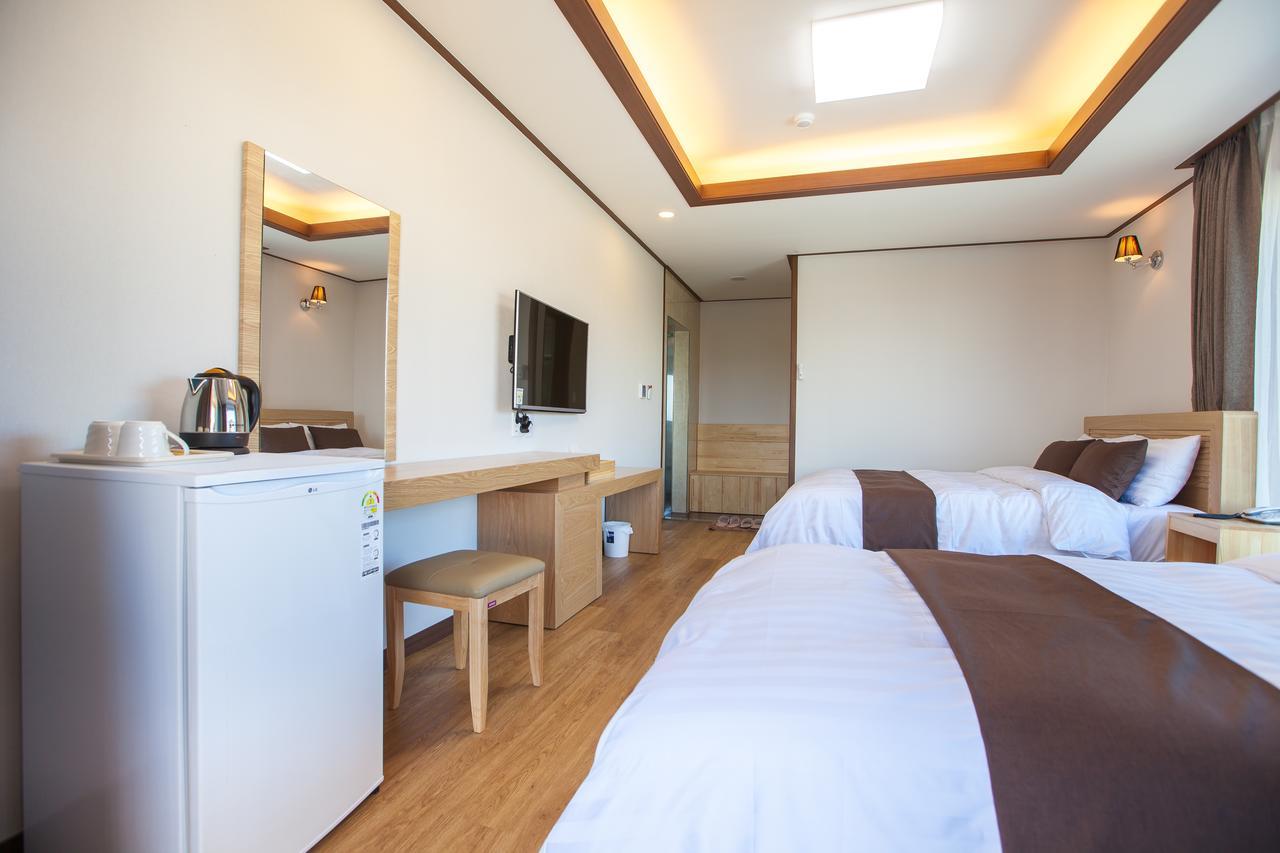 Fellisia Hotel Сеогвипо Екстериор снимка