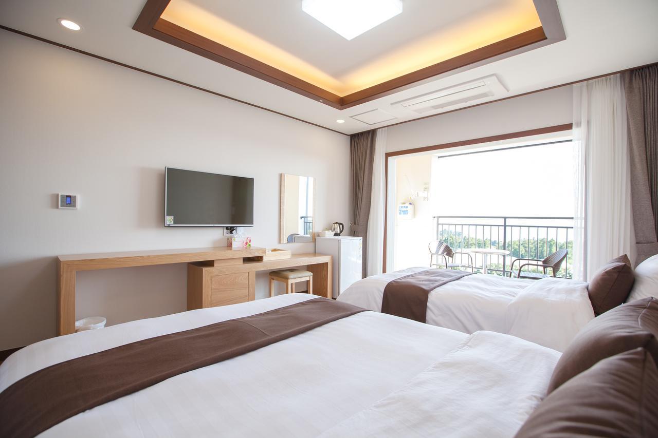 Fellisia Hotel Сеогвипо Екстериор снимка