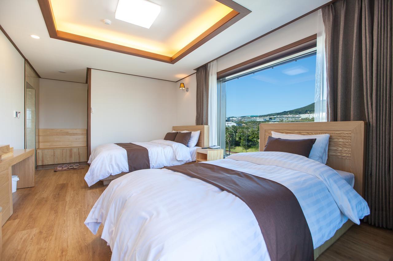 Fellisia Hotel Сеогвипо Екстериор снимка