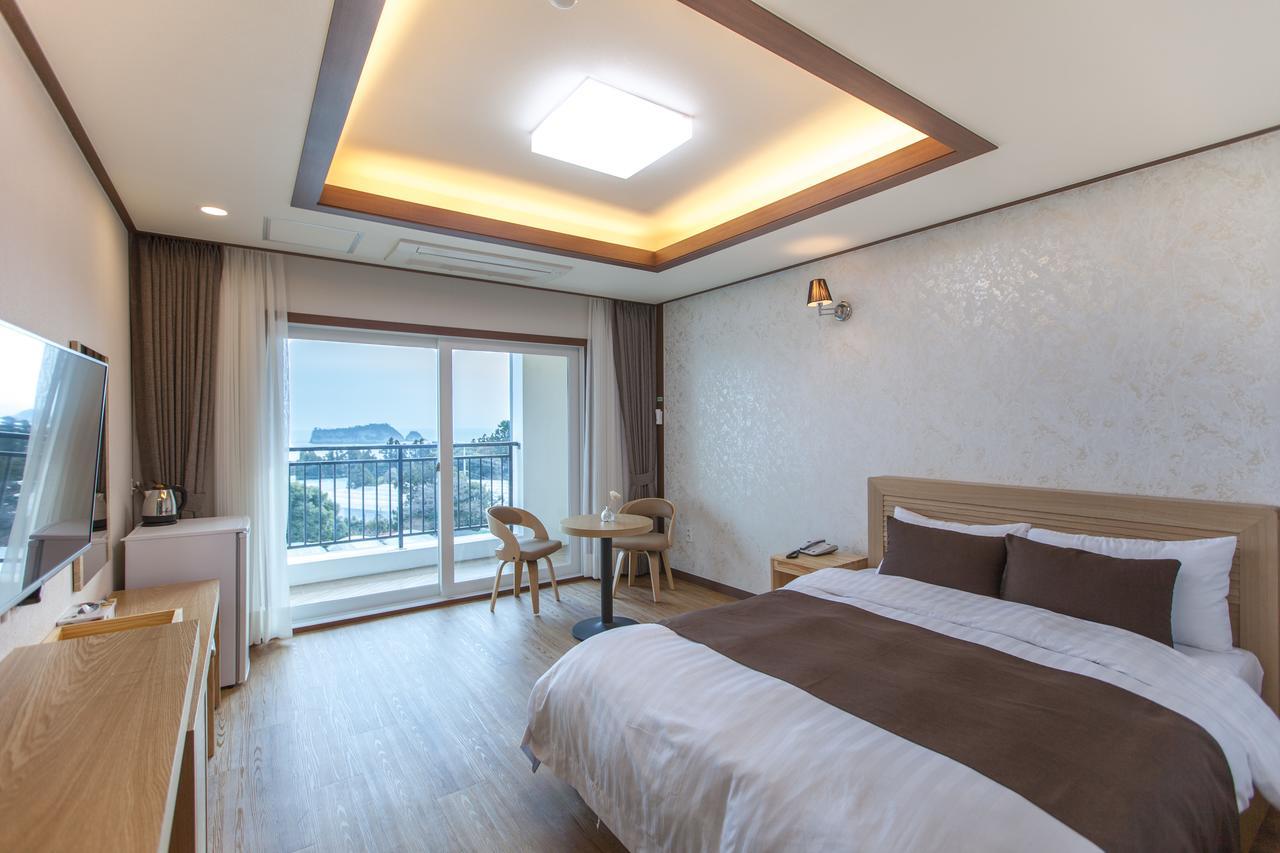 Fellisia Hotel Сеогвипо Екстериор снимка
