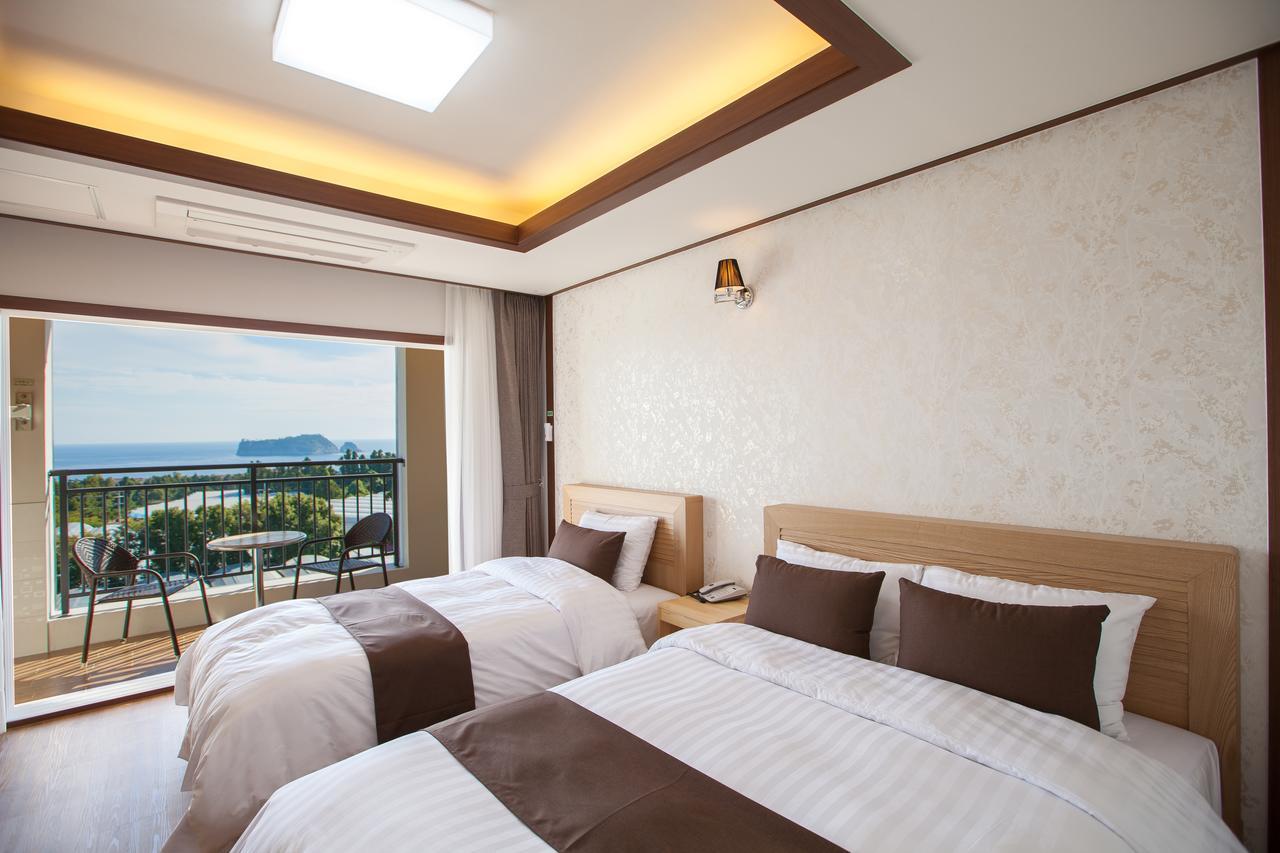 Fellisia Hotel Сеогвипо Екстериор снимка