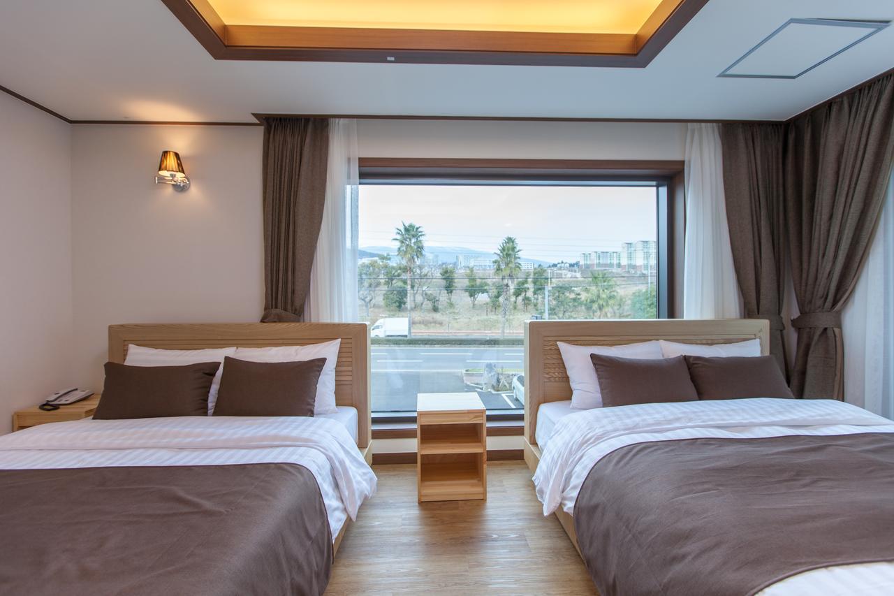 Fellisia Hotel Сеогвипо Екстериор снимка