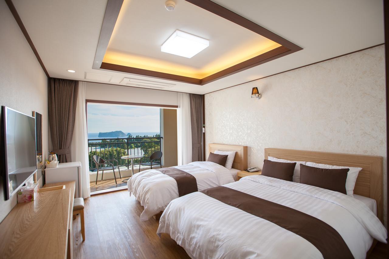 Fellisia Hotel Сеогвипо Екстериор снимка