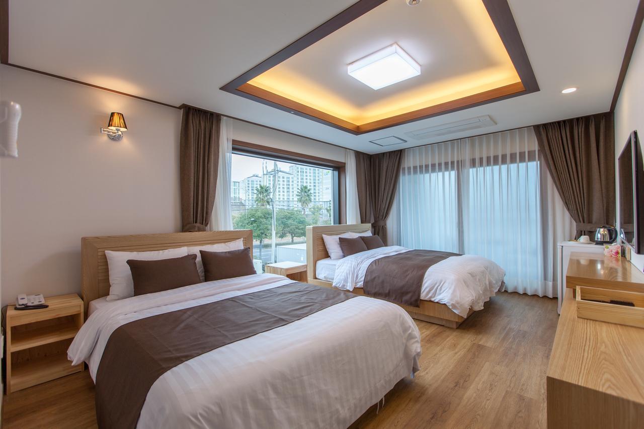Fellisia Hotel Сеогвипо Екстериор снимка