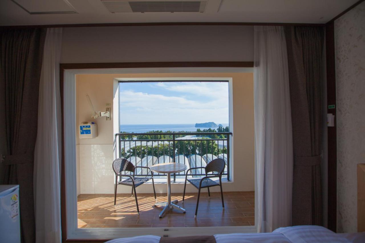 Fellisia Hotel Сеогвипо Екстериор снимка